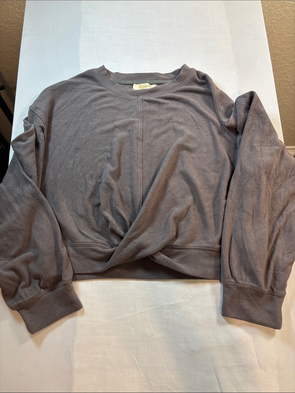 Qinsen Twist Front Long Sleeve Top Womens